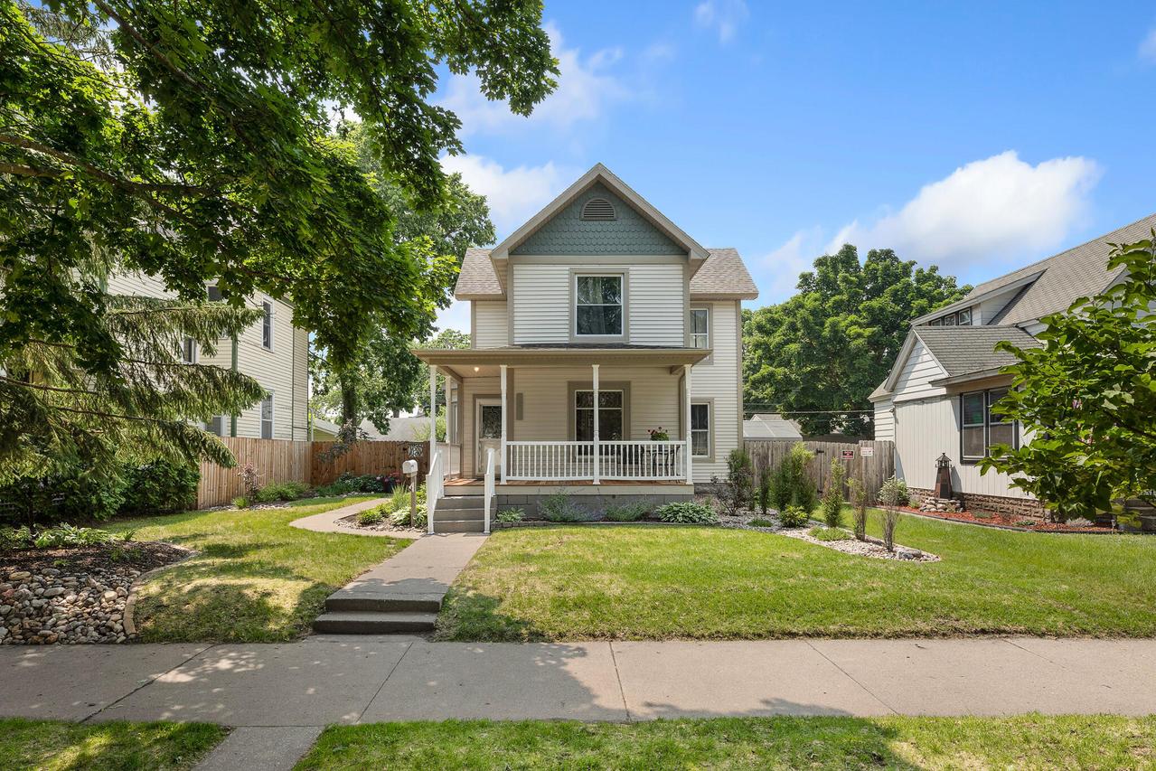 1617 Wood St, La Crosse, WI 54603