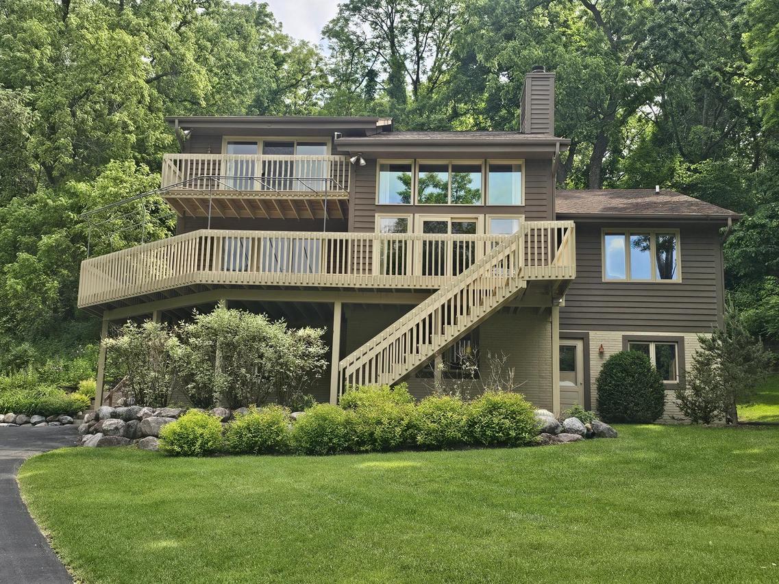 790 Garrison Ct, Delafield, WI 53018