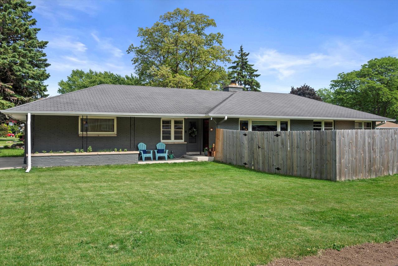 3351 W Vogel Ave, Greenfield, WI 53221