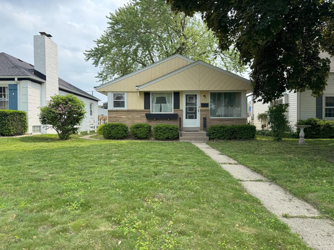 10615 W Manor Park, West Allis, WI 53227