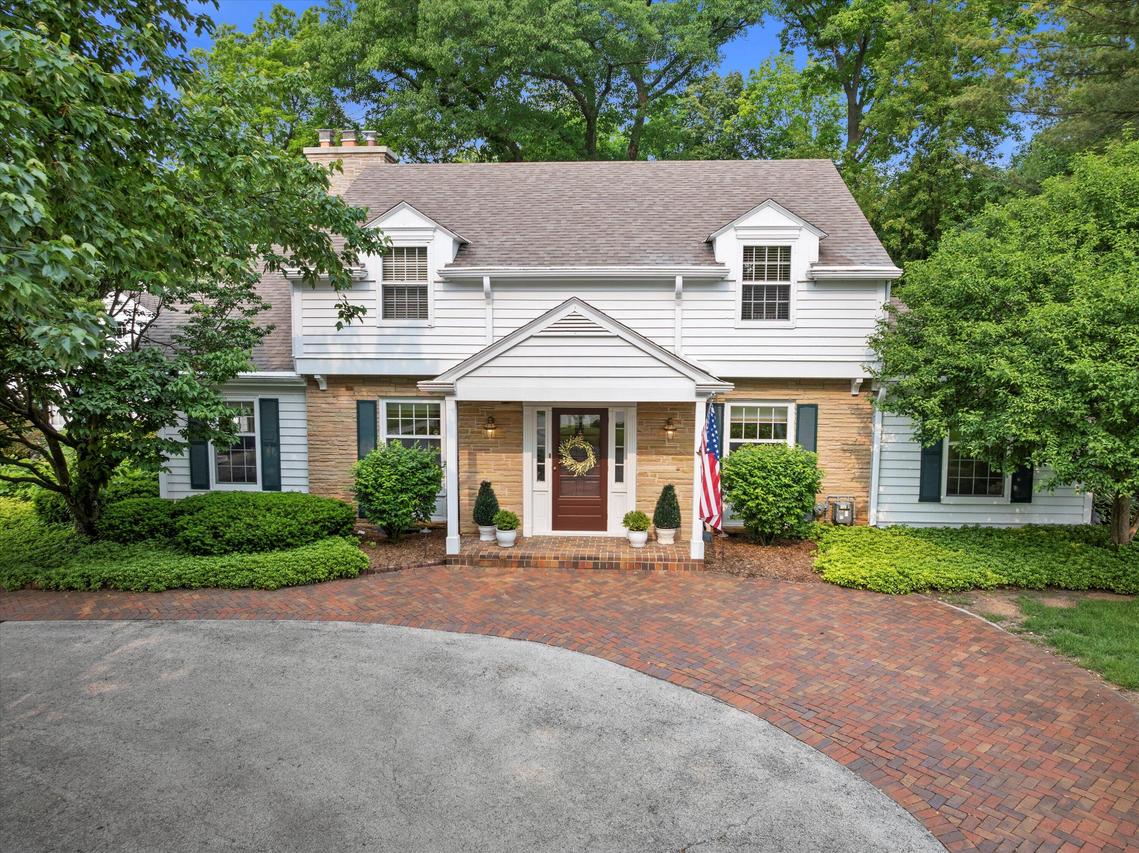 885 Grandview Dr, Elm Grove, WI 53122