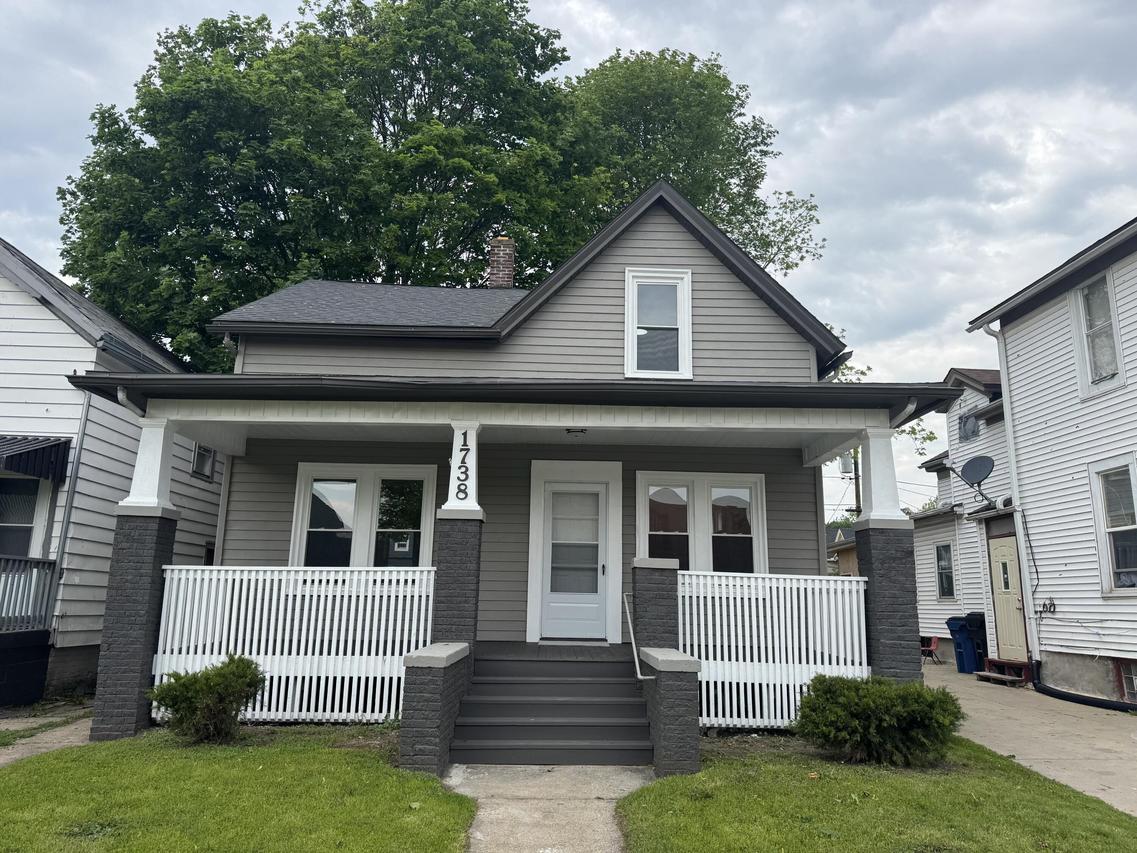 1738 Center St, Racine, WI 53403