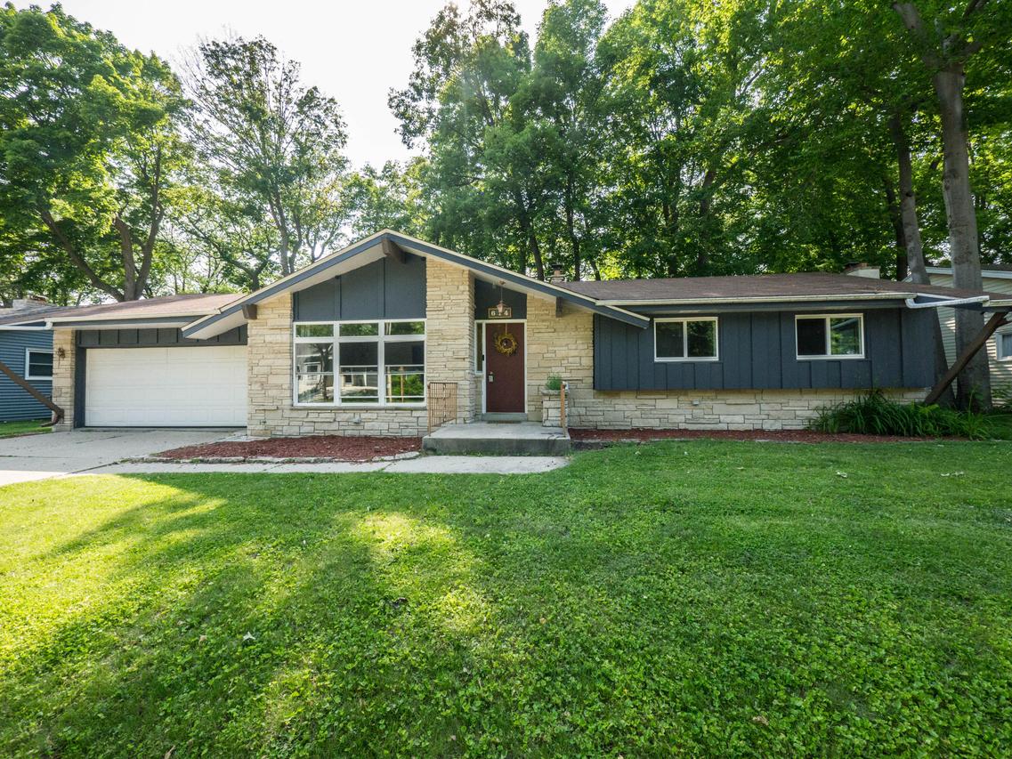 614 Decker Dr, West Bend, WI 53090