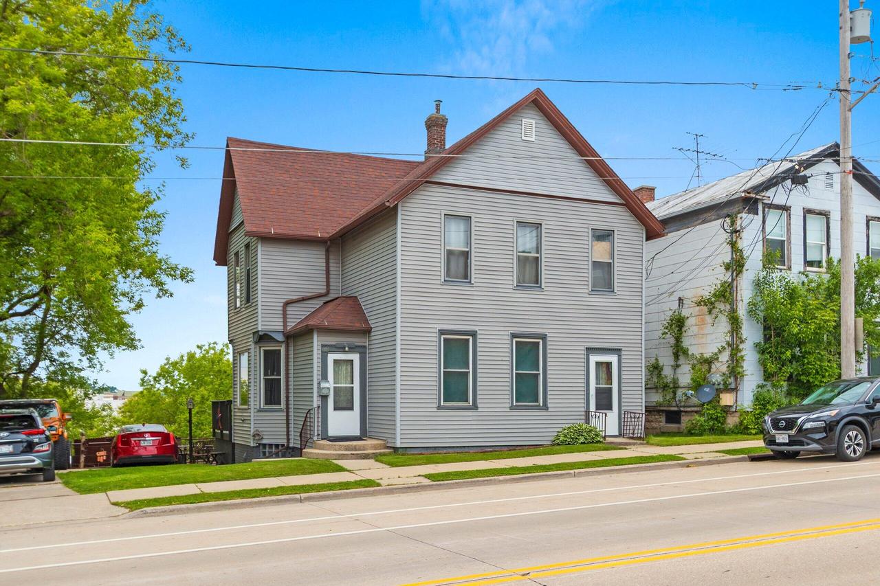 524 N 10th St, Manitowoc, WI 54220