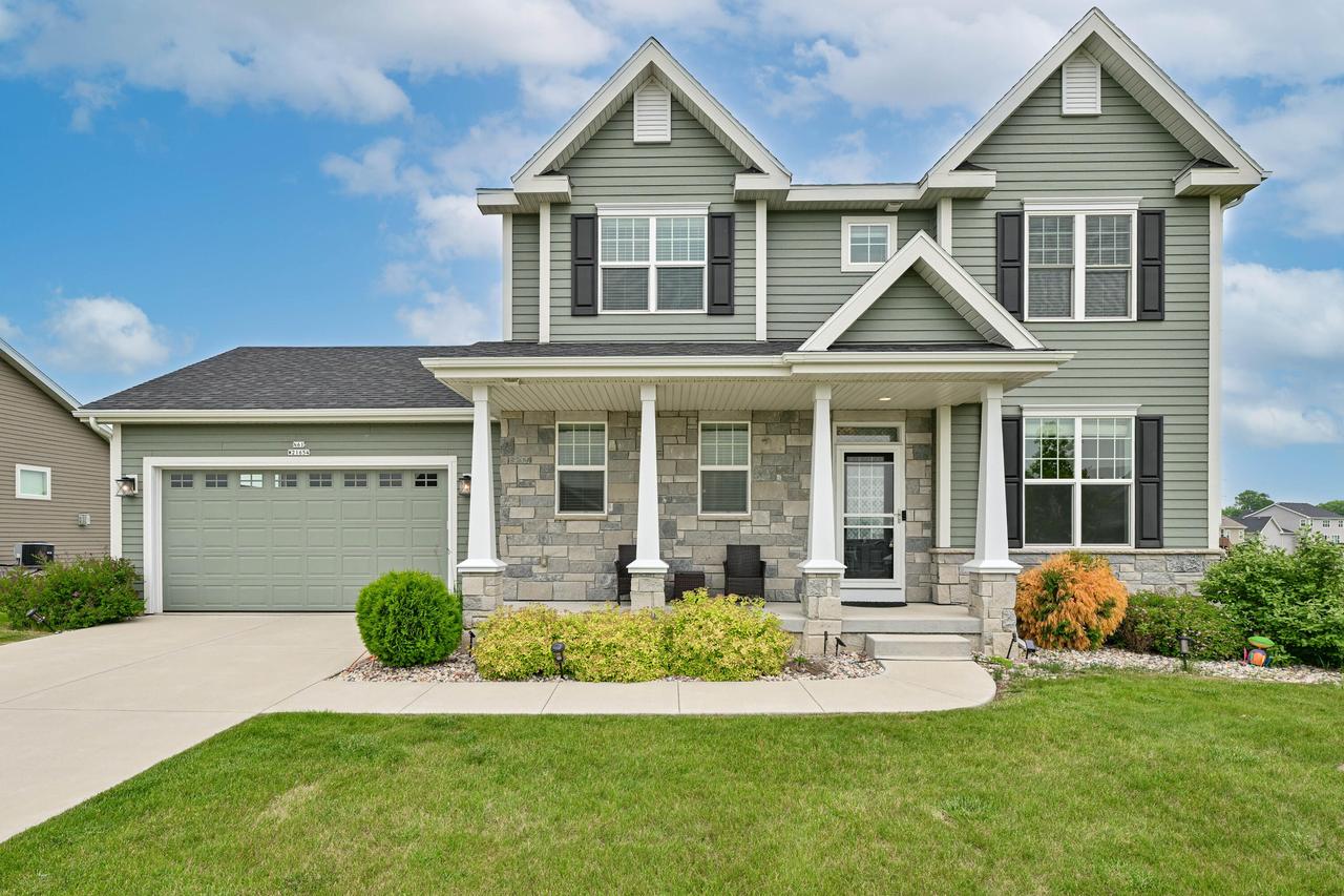 N61W21654 Masters Dr, Menomonee Falls, WI 53051