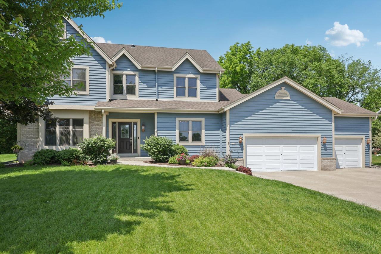 3915 S Waterbury Ct, New Berlin, WI 53151