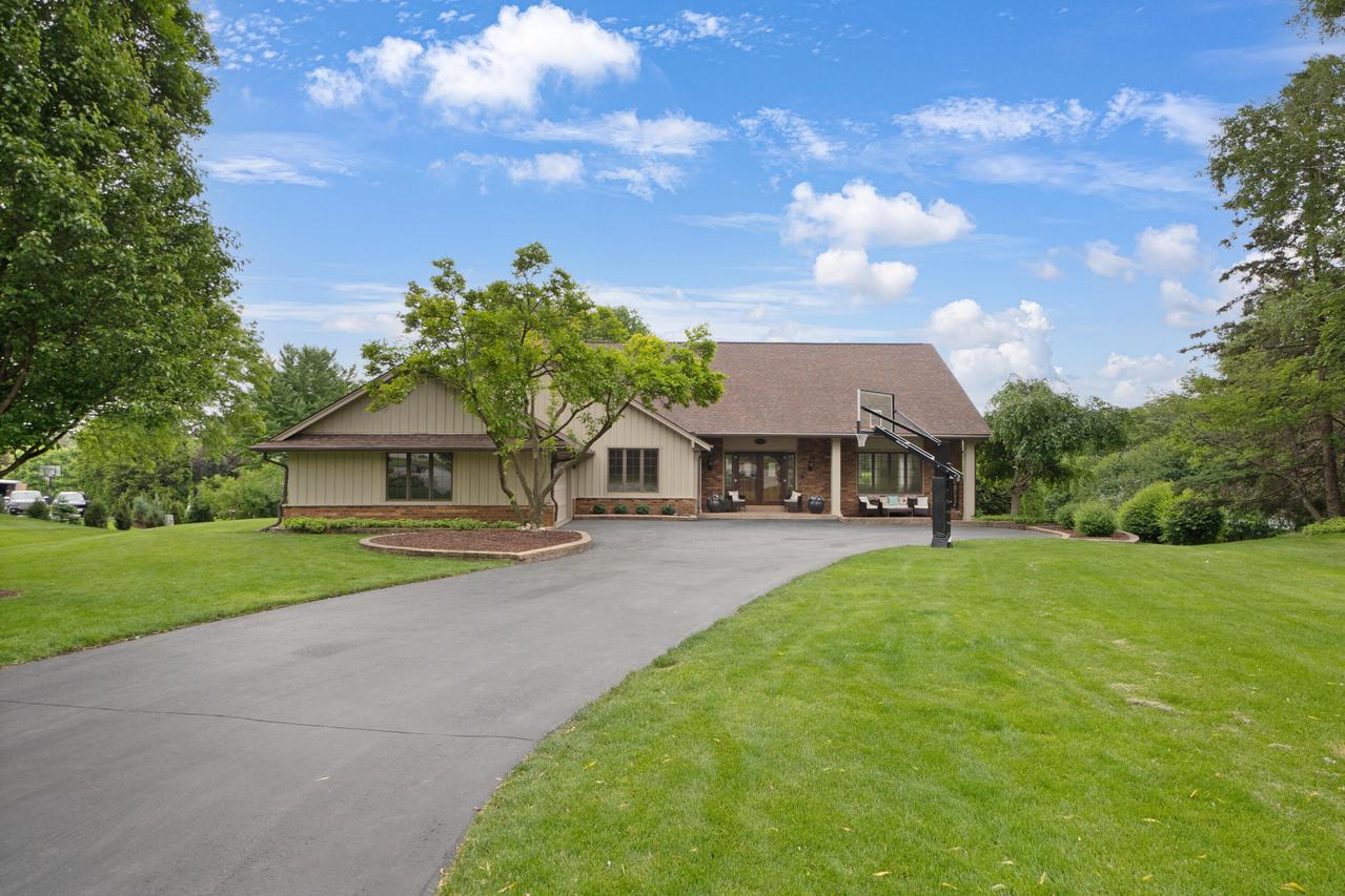 17835 Colline Vue Ct, Brookfield, WI 53045