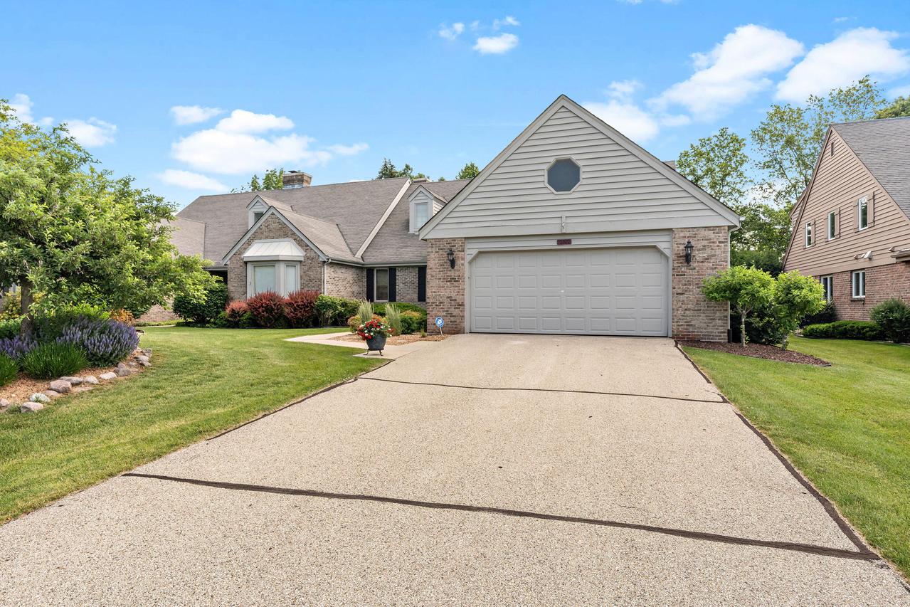 12332 N Golf Dr, Mequon, WI 53092