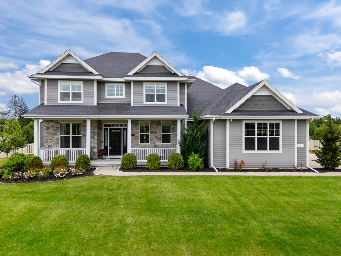 7845 W Mourning Dove Ln, Mequon, WI 53097