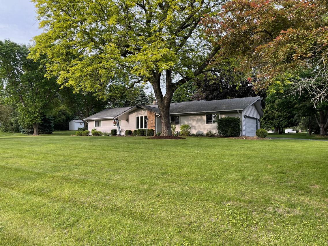 N54W33114 Linden Cir, Merton, WI 53058