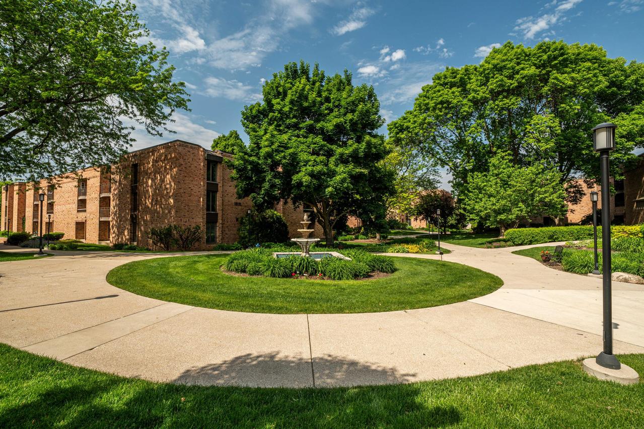 1906 E Shorewood Blvd #250, Shorewood, WI 53211