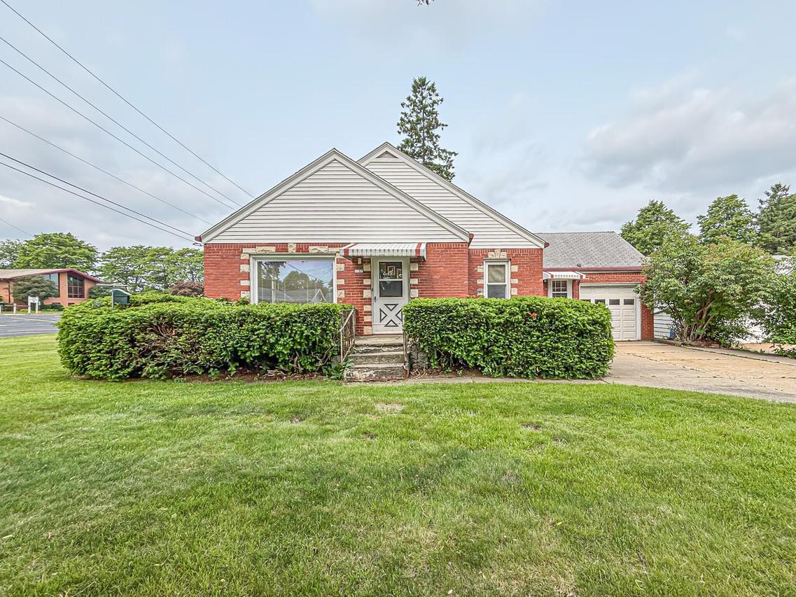 3145 S 107th St, West Allis, WI 53227