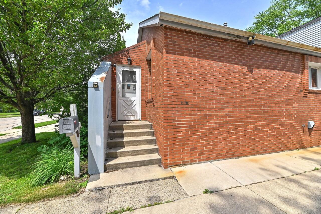 2517 Ashland Ave, Racine, WI 53403