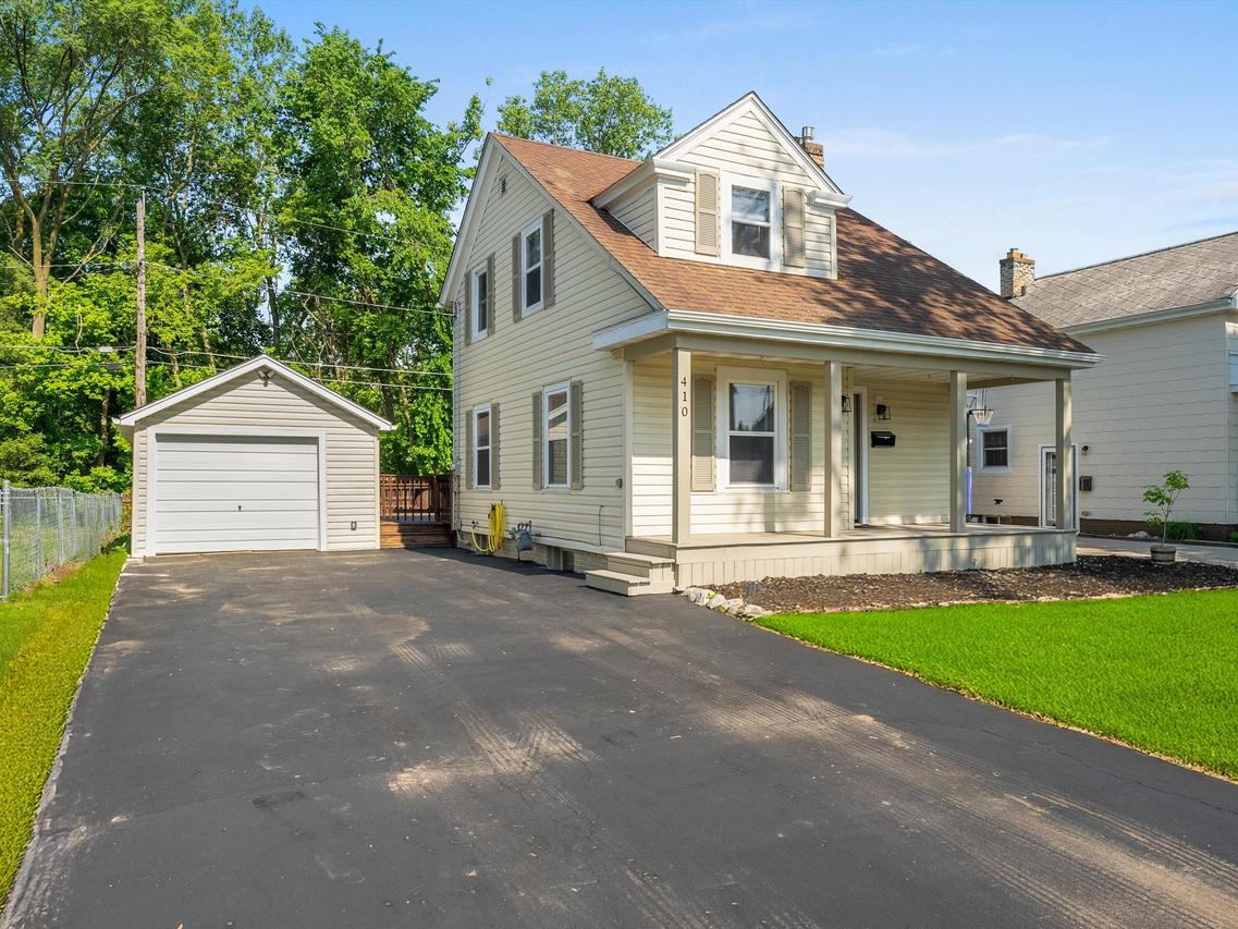 410 Riverview Dr, Manitowoc, WI 54220