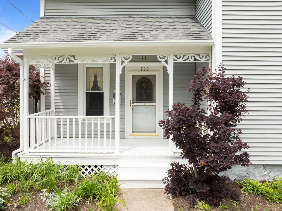 722 N Center St, Lake Geneva, WI 53147