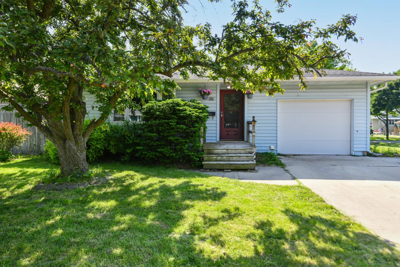 908 High St, Union Grove, WI 53182