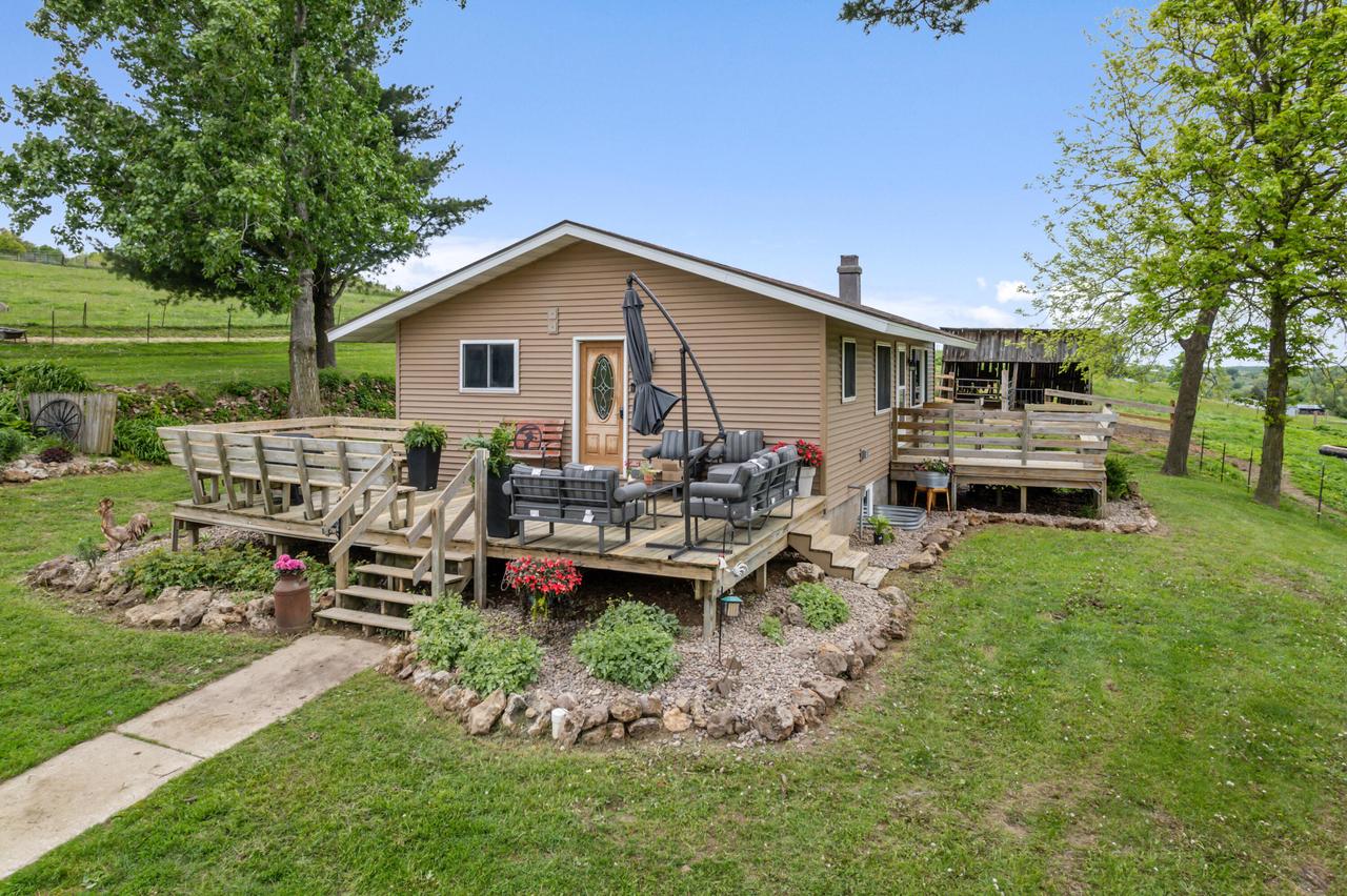 16981 Hedge Rd, Adrian, WI 54660