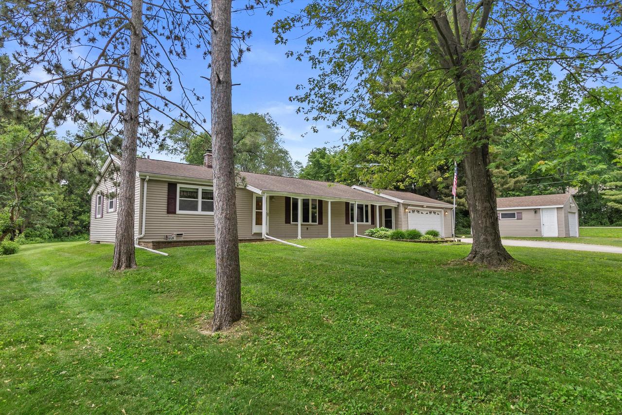 W377S3527 School Section Lake, Ottawa, WI 53118