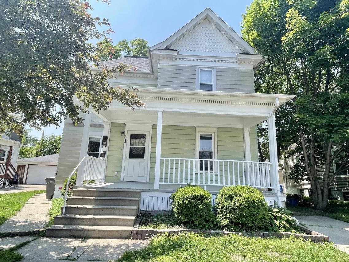 410 N 5th St, Watertown, WI 53094