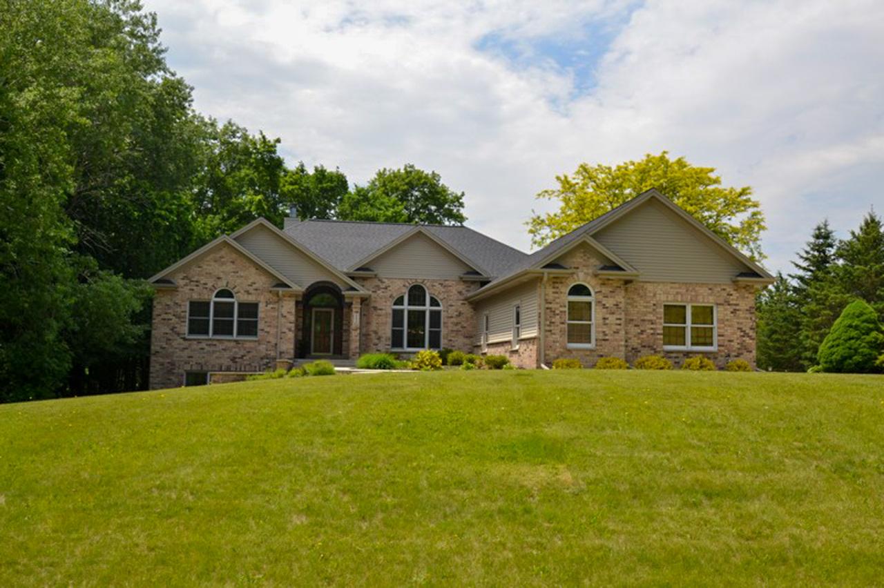 551 Bayberry Ln, Slinger, WI 53086