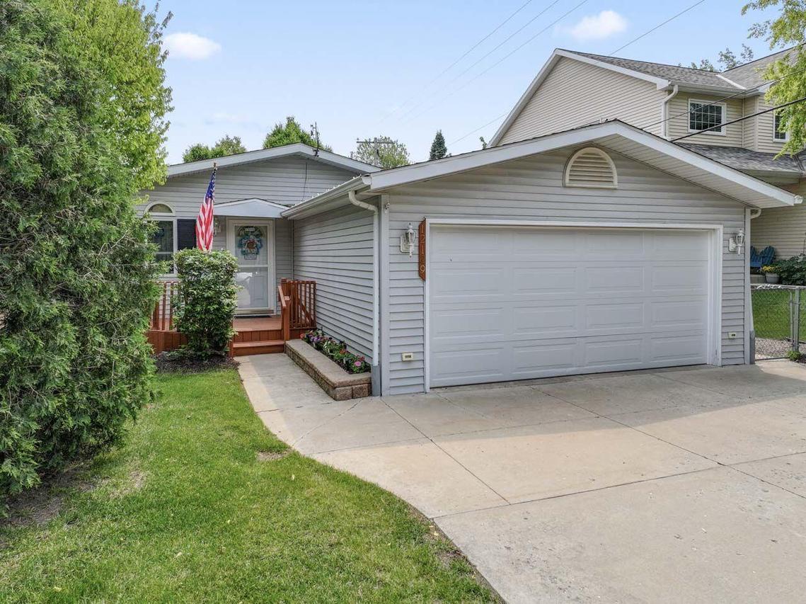 12129 221st Ave, Salem Lakes, WI 53104