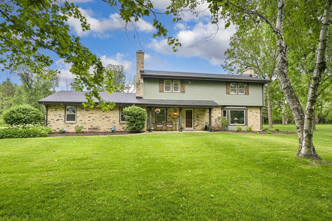 10848 N Pebble Ln, Mequon, WI 53092