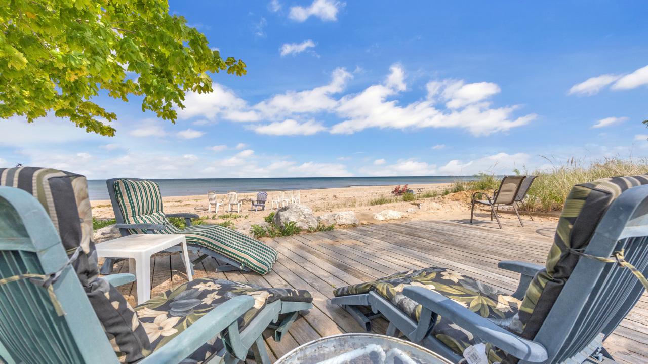 N133 Surfside Dr, Holland, WI 53013