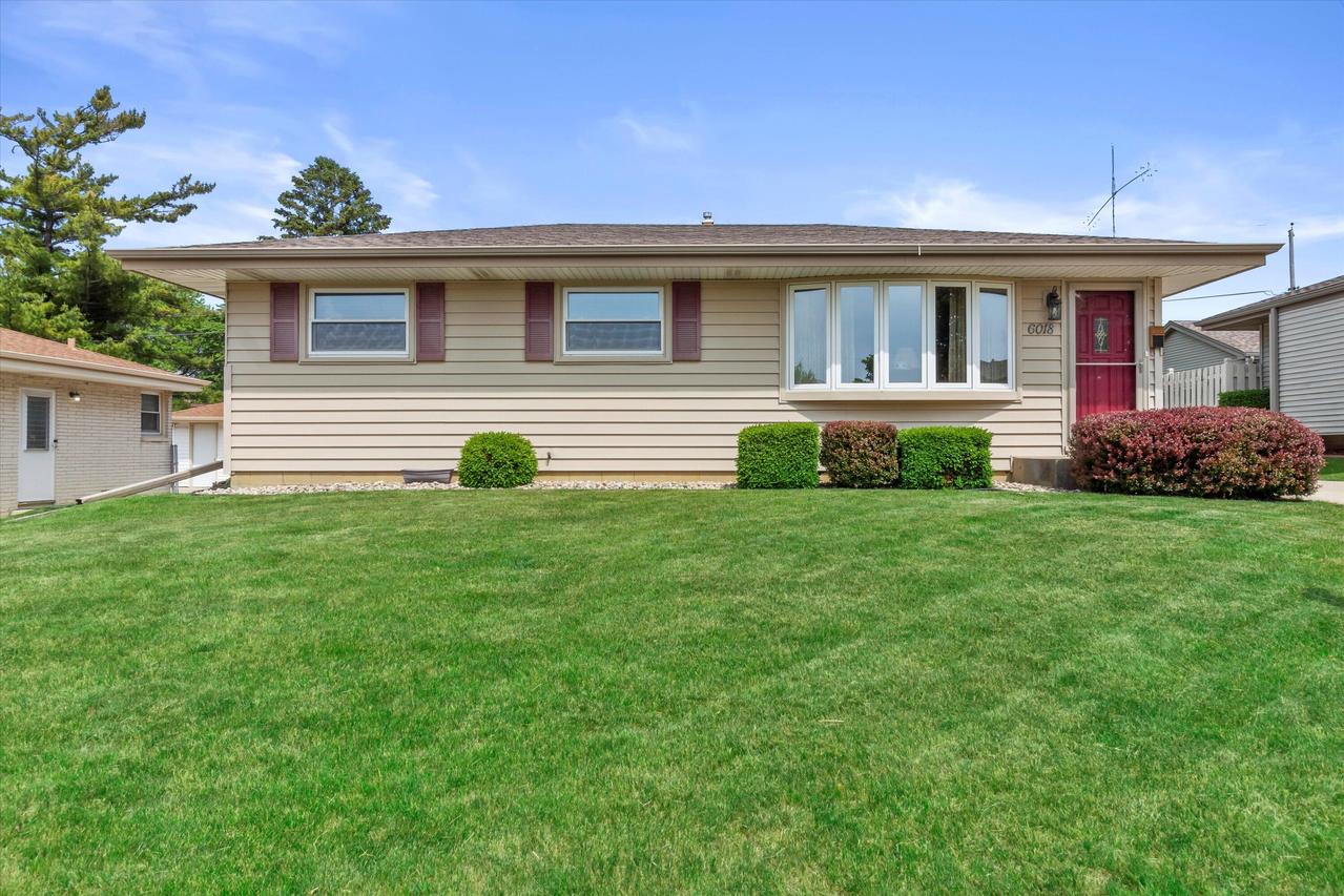6018 S New York Ave, Cudahy, WI 53110