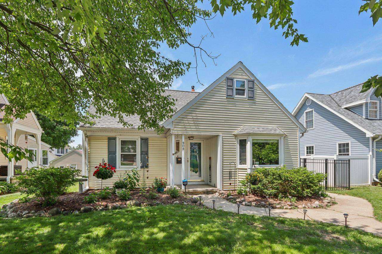 908 S East Ave, Waukesha, WI 53186