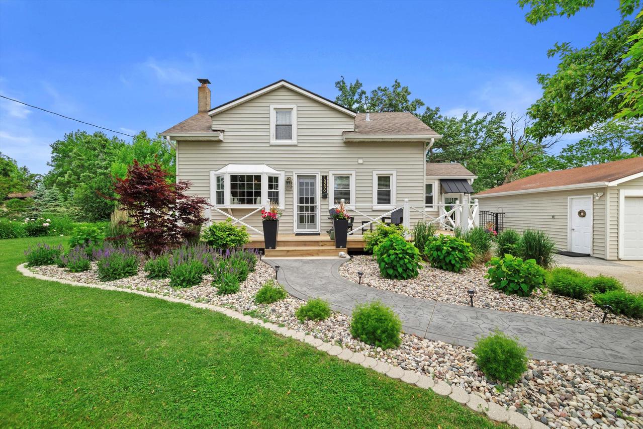 15236 County Line Rd, Yorkville, WI 53177