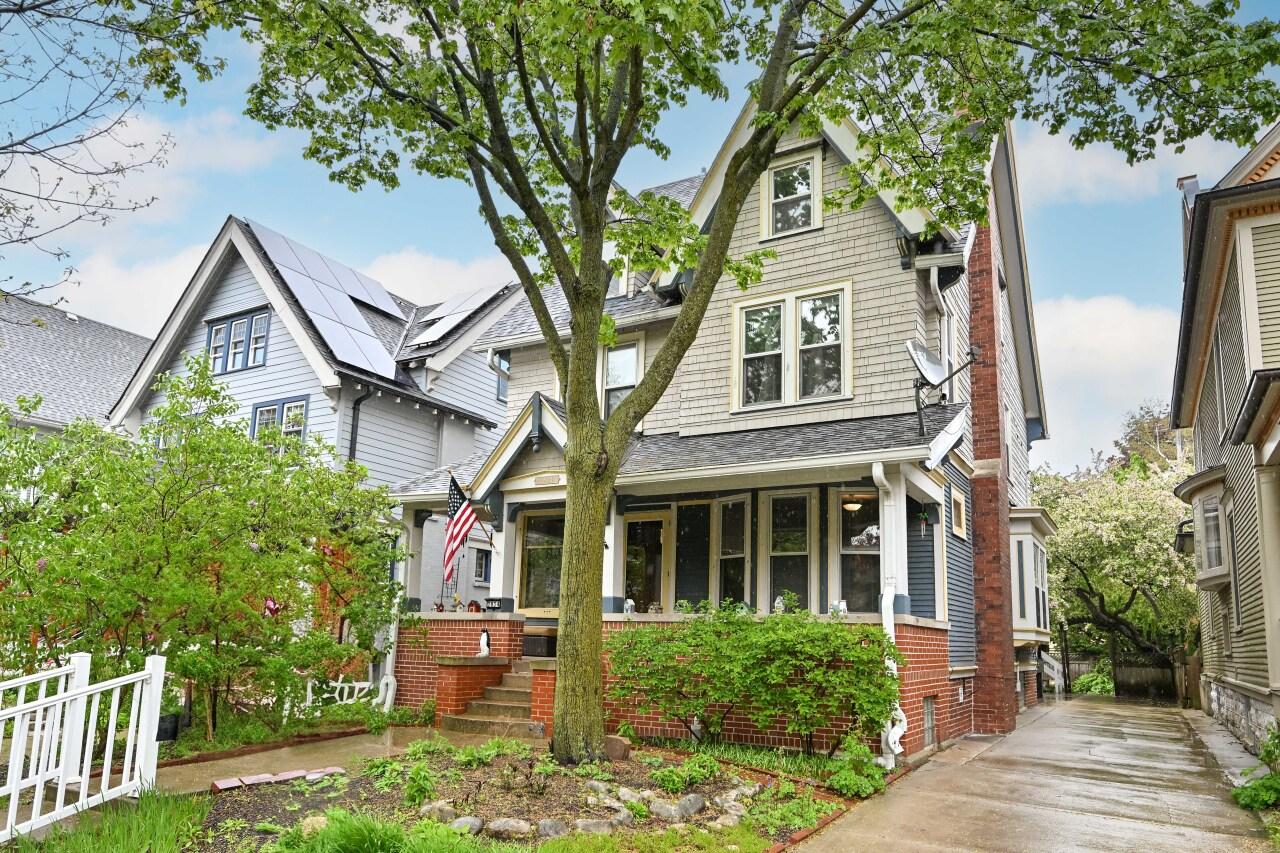 2834 N Hackett Ave, Milwaukee, WI 53211