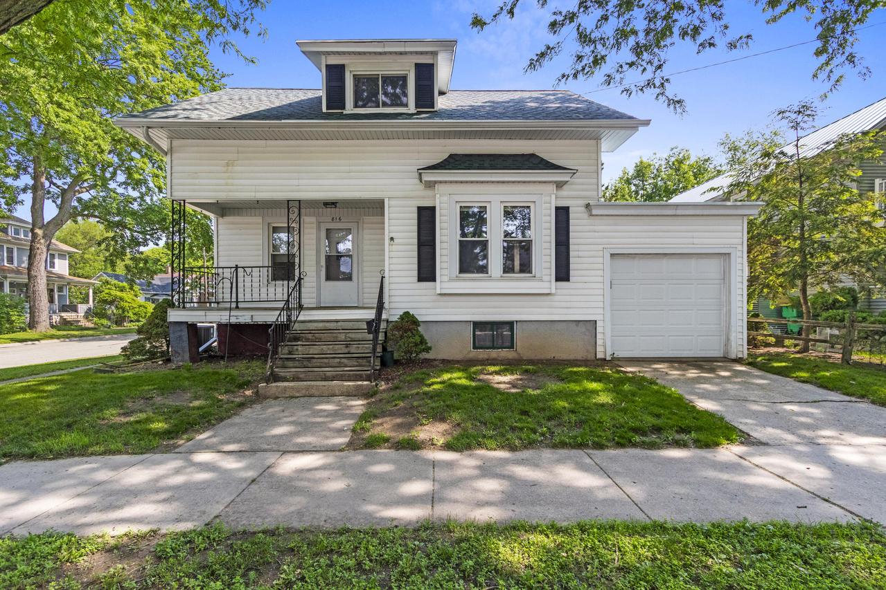 816 Dousman St, Green Bay, WI 54303