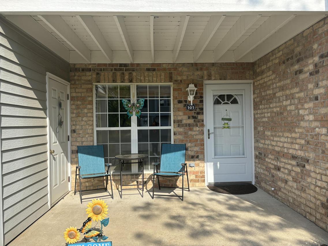 1230 N Sunnyslope Dr #101, Mount Pleasant, WI 53406