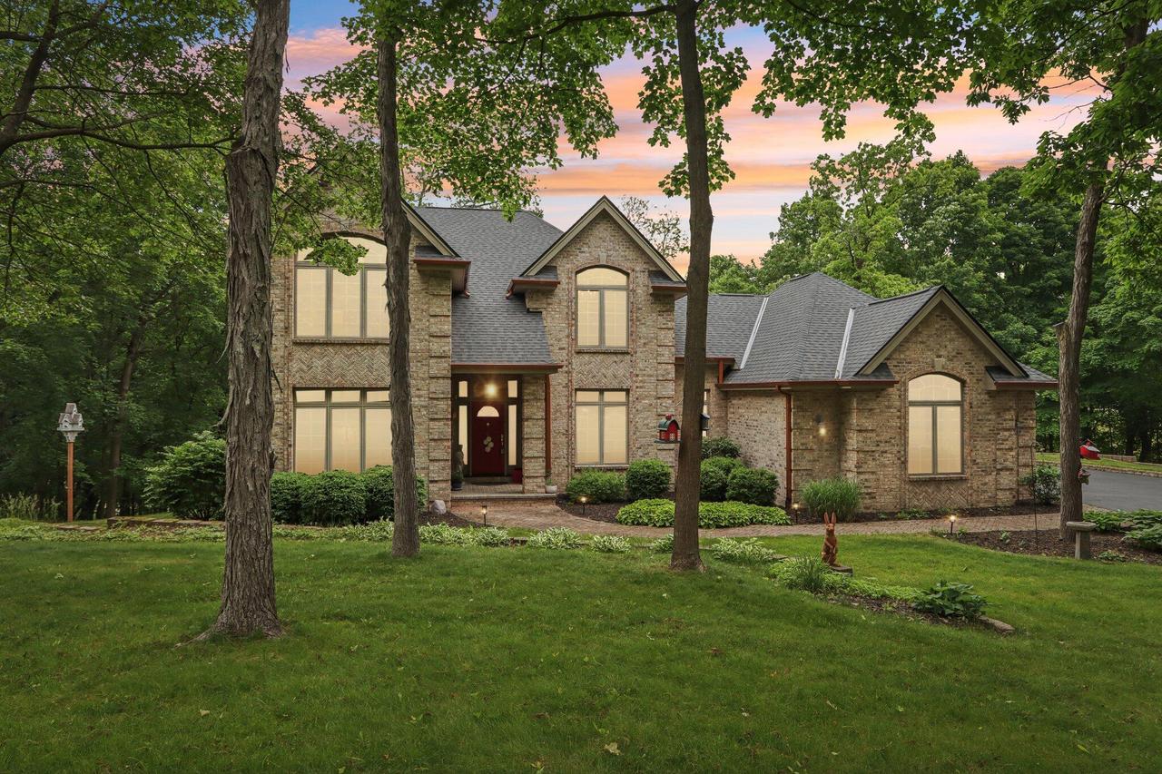 W332S9291 S Red Brae Dr, Mukwonago, WI 53149