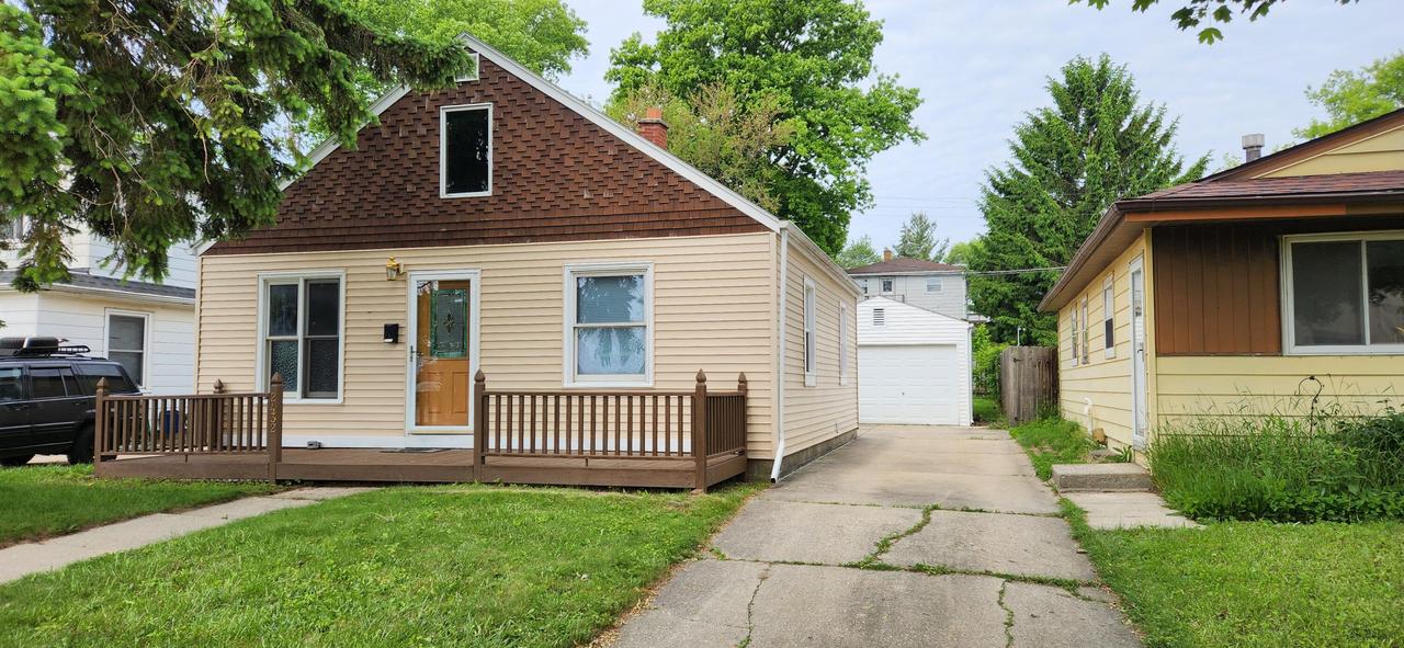 2432 Summit Ave, Racine, WI 53404