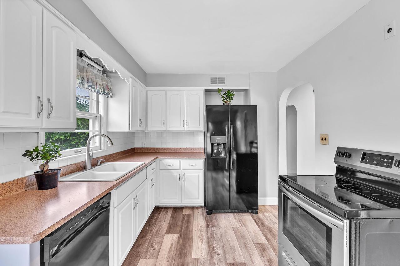 1135 S 87th St, West Allis, WI 53214