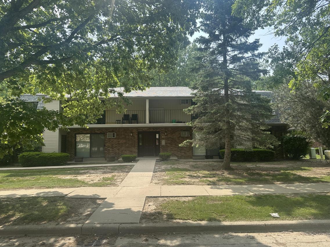 7952 N 94th St #F, Milwaukee, WI 53224