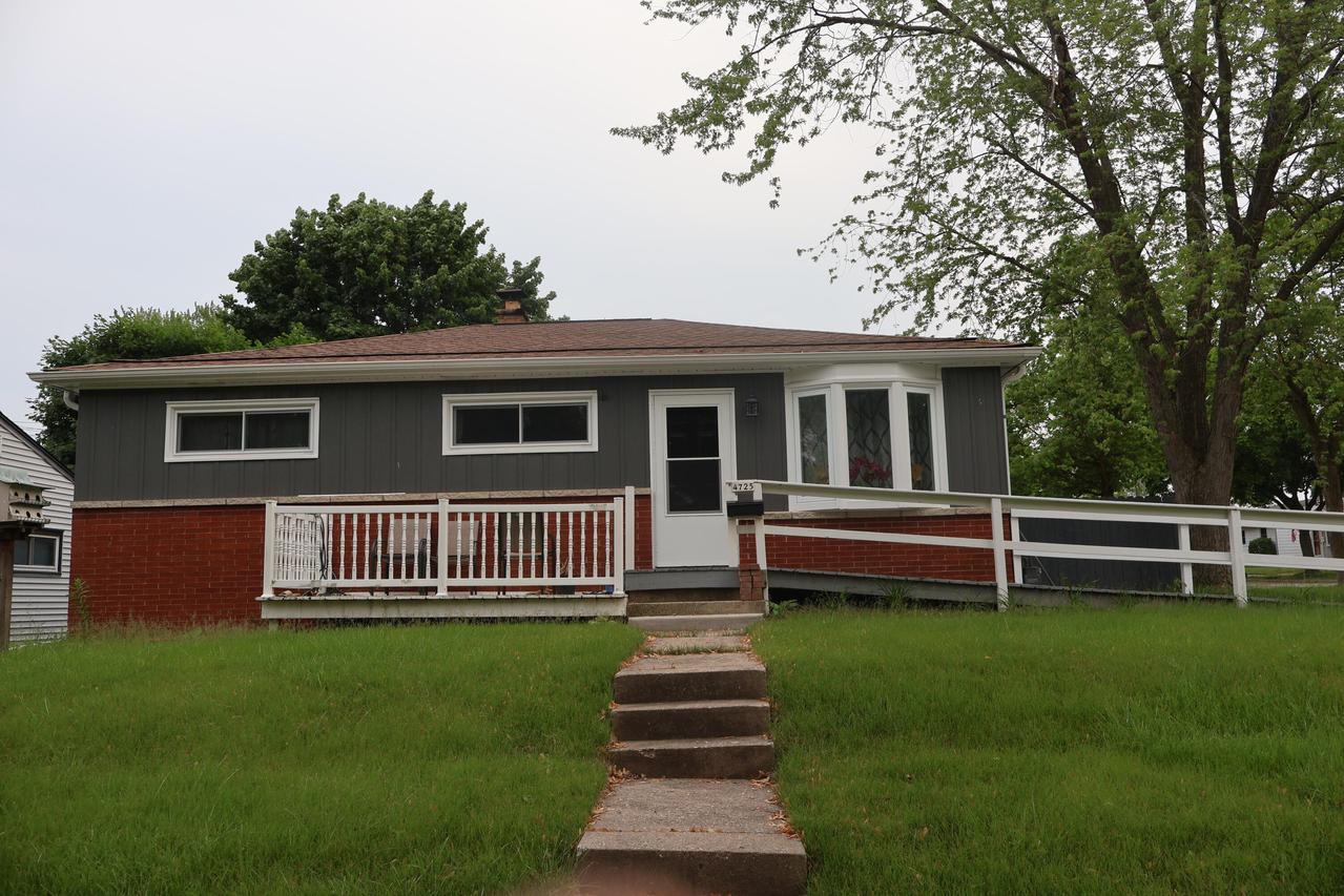4725 W Wilbur Ave, Milwaukee, WI 53220