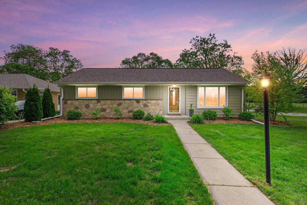 4410 N 107th St, Wauwatosa, WI 53225