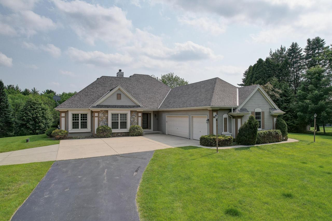S32W32807 Bethania Ln, Genesee, WI 53118