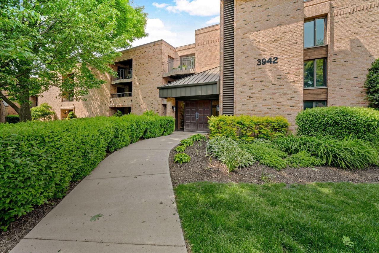 3942 N Oakland Ave #333, Shorewood, WI 53211