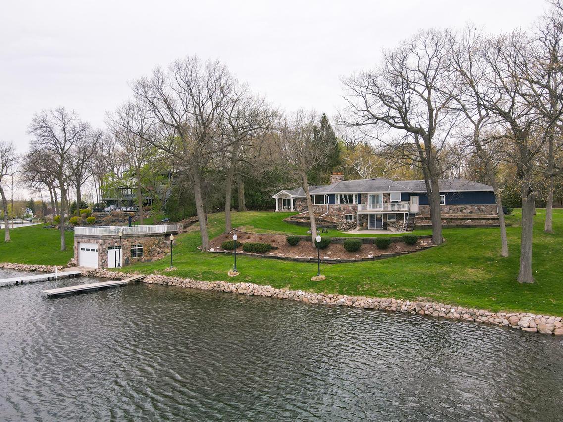 900 Hawks Hollow, Delafield, WI 53018