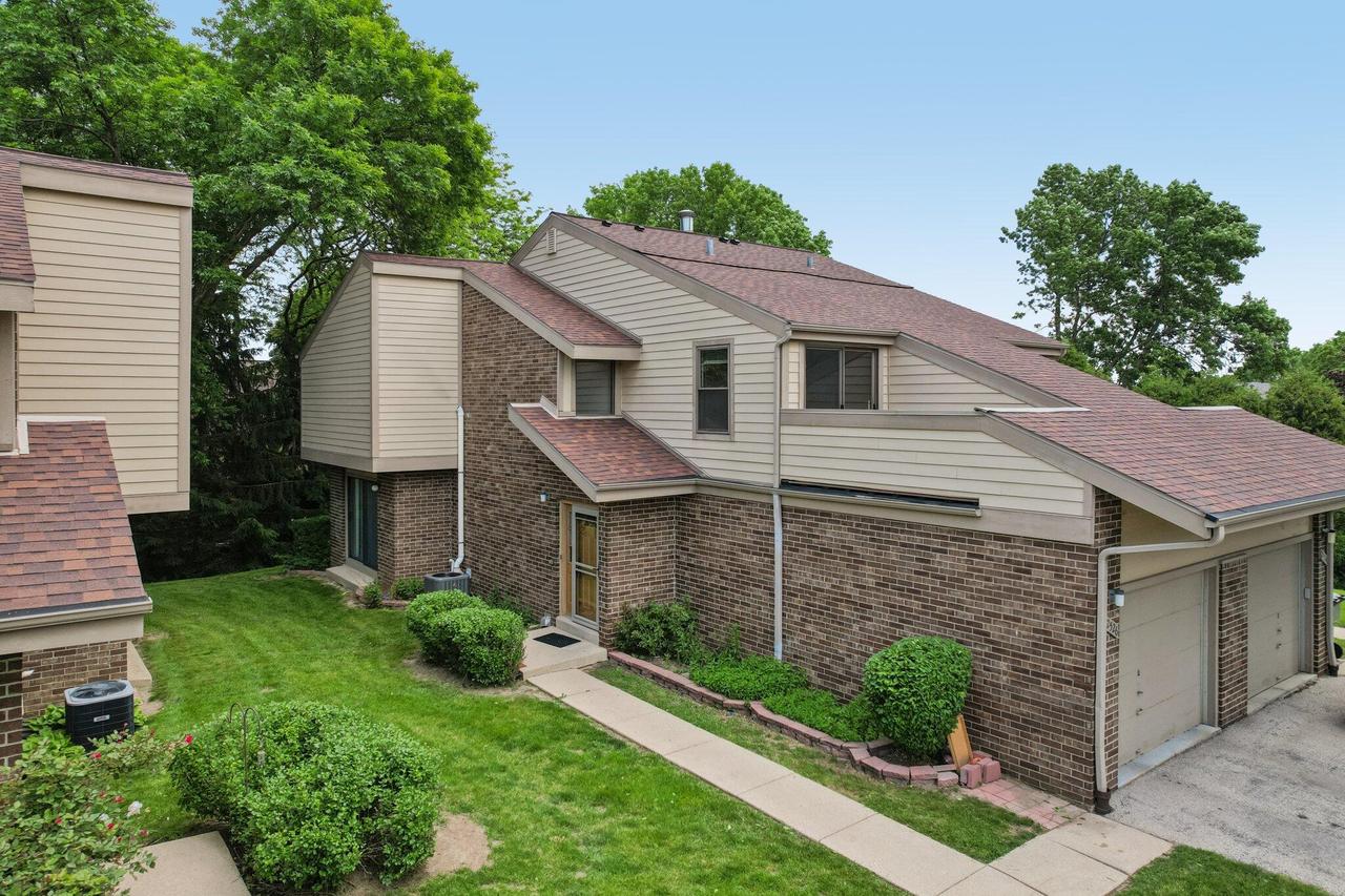 2526 W Parnell Ave, Milwaukee, WI 53221