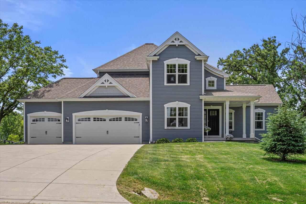 N38W26971 Glacier Rd, Pewaukee, WI 53072