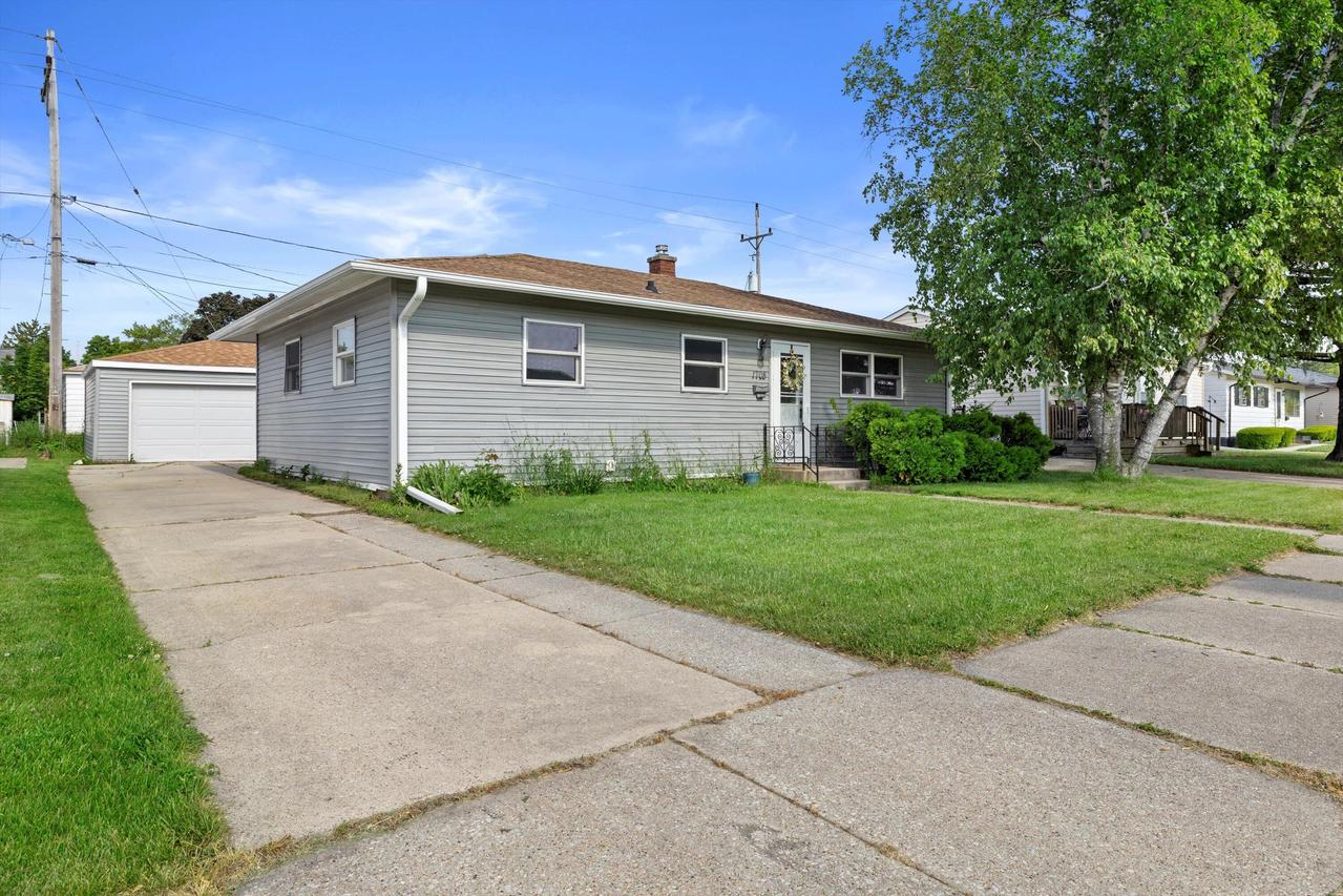 1708 Shoop St, Racine, WI 53404