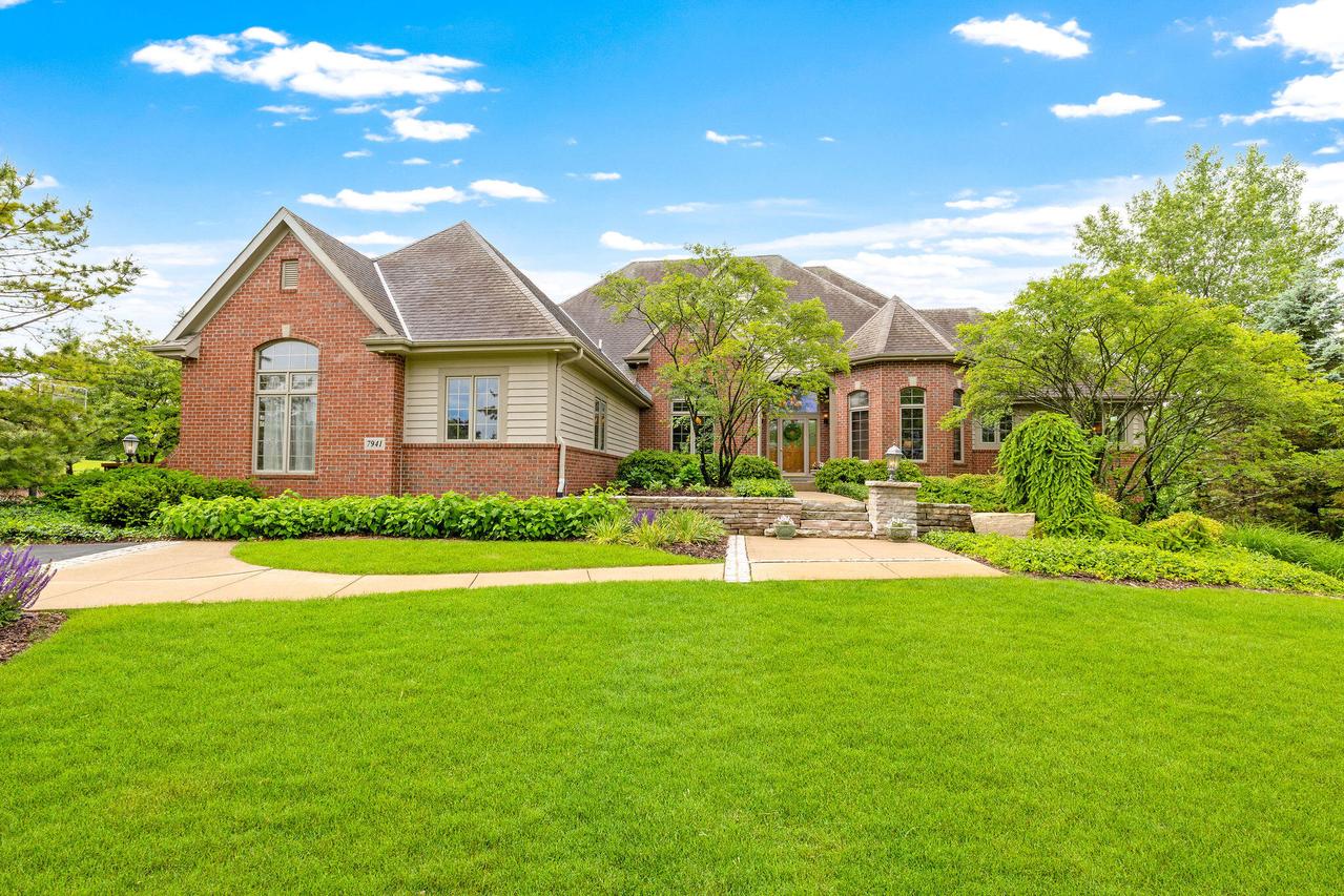 7941 W Rolling Field, Mequon, WI 53097