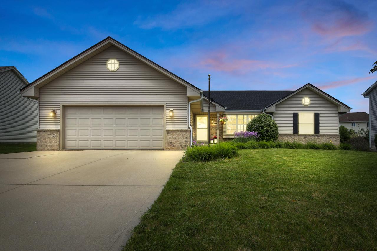 516 E Randy Rd, Oak Creek, WI 53154