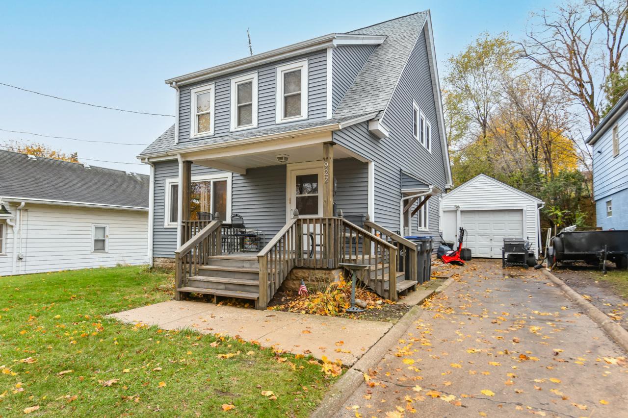 922 Aurora St #922 A, Waukesha, WI 53186
