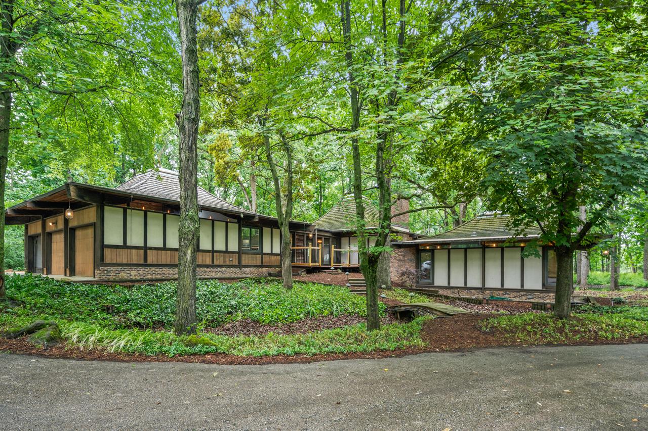 8500 N River Rd, River Hills, WI 53217