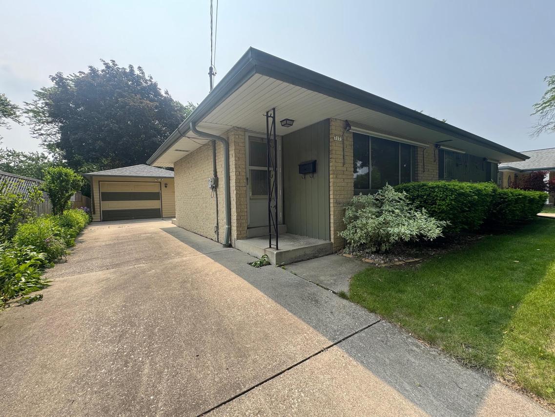 7173 W Wedgewood Dr, Milwaukee, WI 53220